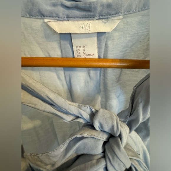 Blouse with Tie detail - Picture 4 of 5